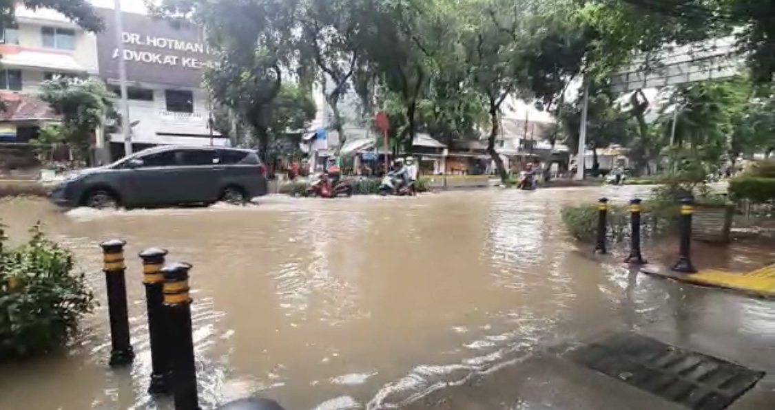 AKSES JALAN MENUJU PN JAKARTA PUSAT TERDAMPAK BANJIR