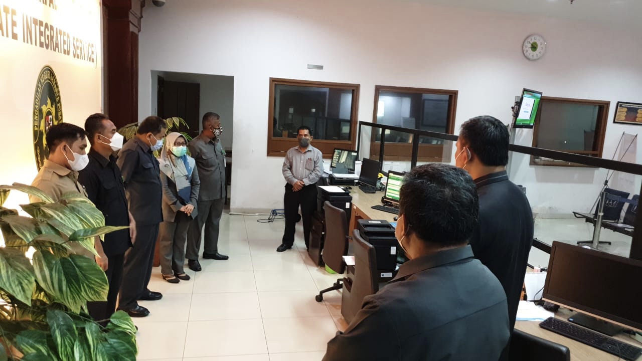 BRIEFING PAGI PETUGAS PTSP