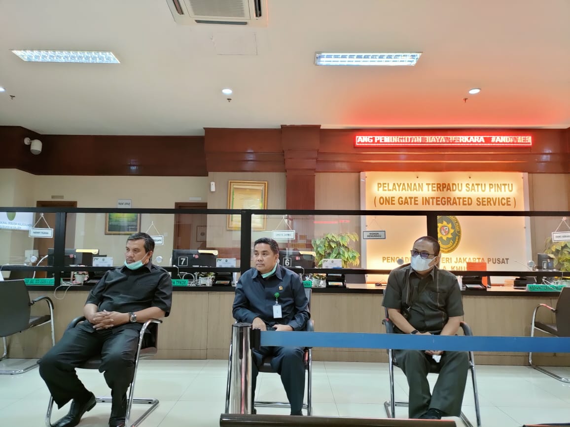 BRIEFING PAGI PETUGAS PELAYANAN TERPADU SATU PINTU