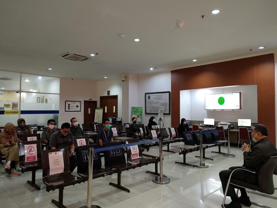 BRIEFING PAGI PETUGAS PELAYANAN TERPADU SATU PINTU