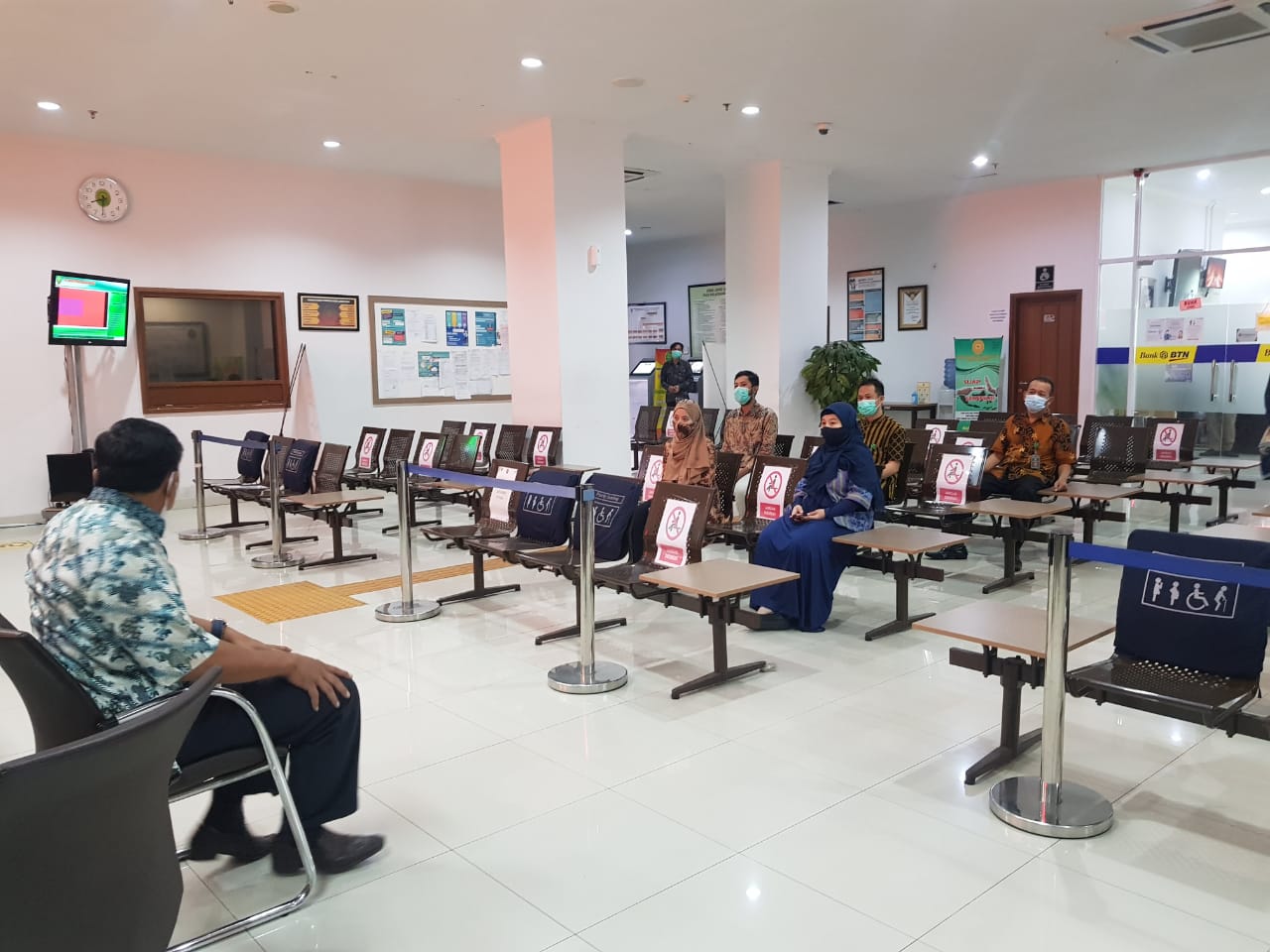 BRIEFING PAGI BAGI PETUGAS PELAYANAN PTSP