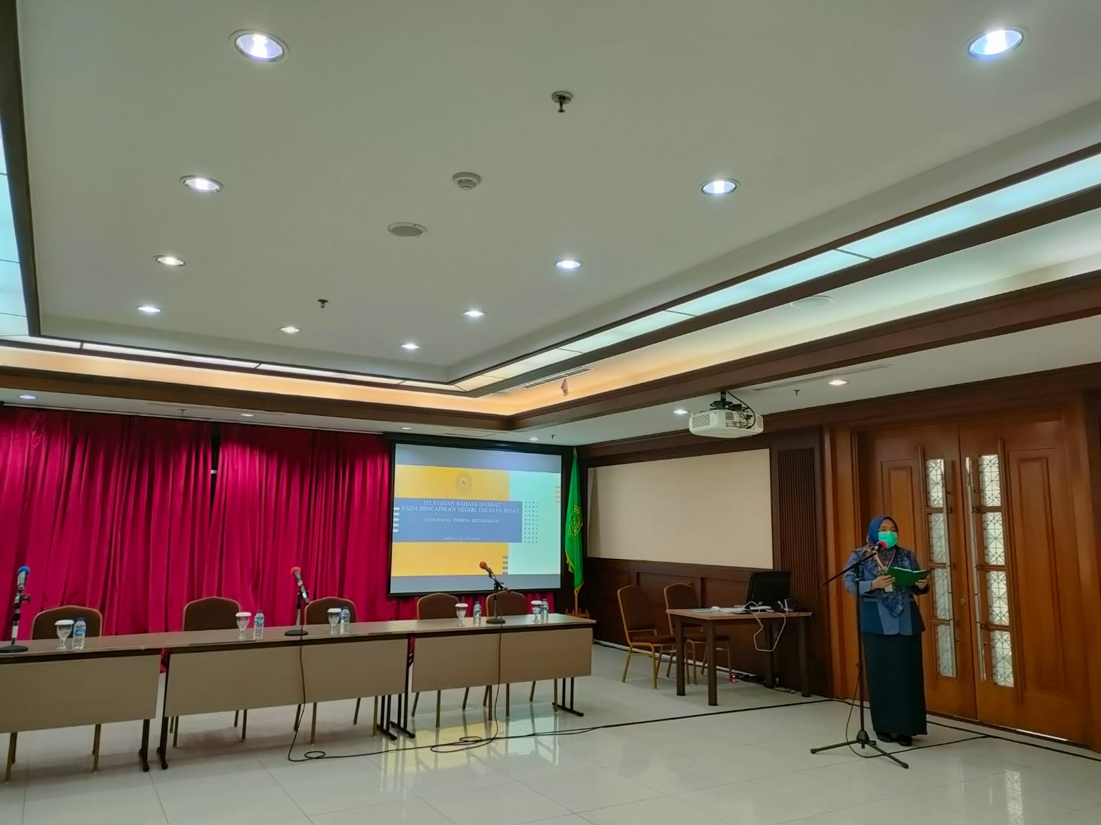 PELATIHAN BAHASA ISYARAT BAGI PETUGAS PELAYANAN