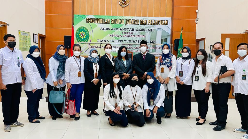 PENGAMBILAN SUMPAH JABATAN DAN PELANTIKAN Ibu RIANA SAFITRI, Y. S.H.,M.H., Sebagai KASUBBAG PTIP pad
