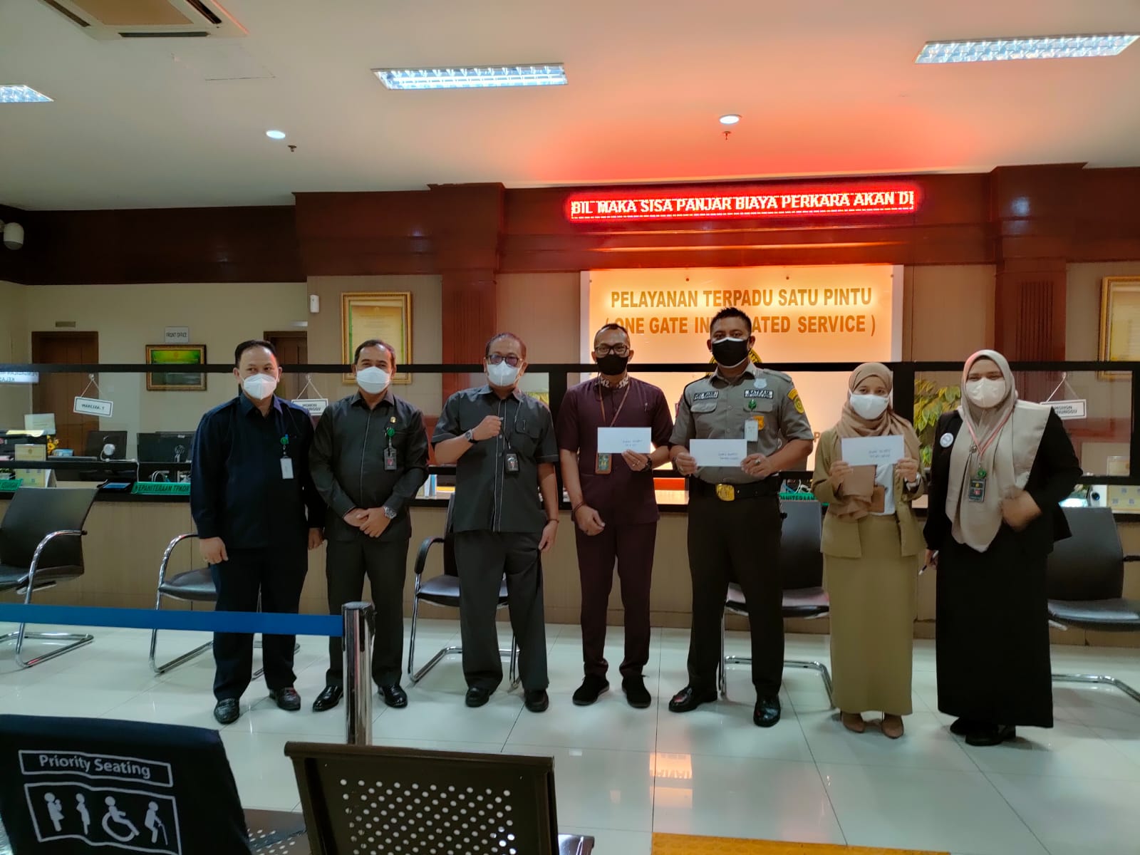PENYERAHAN PIAGAM DAN HADIAH LOMBA PELAYANAN 2021