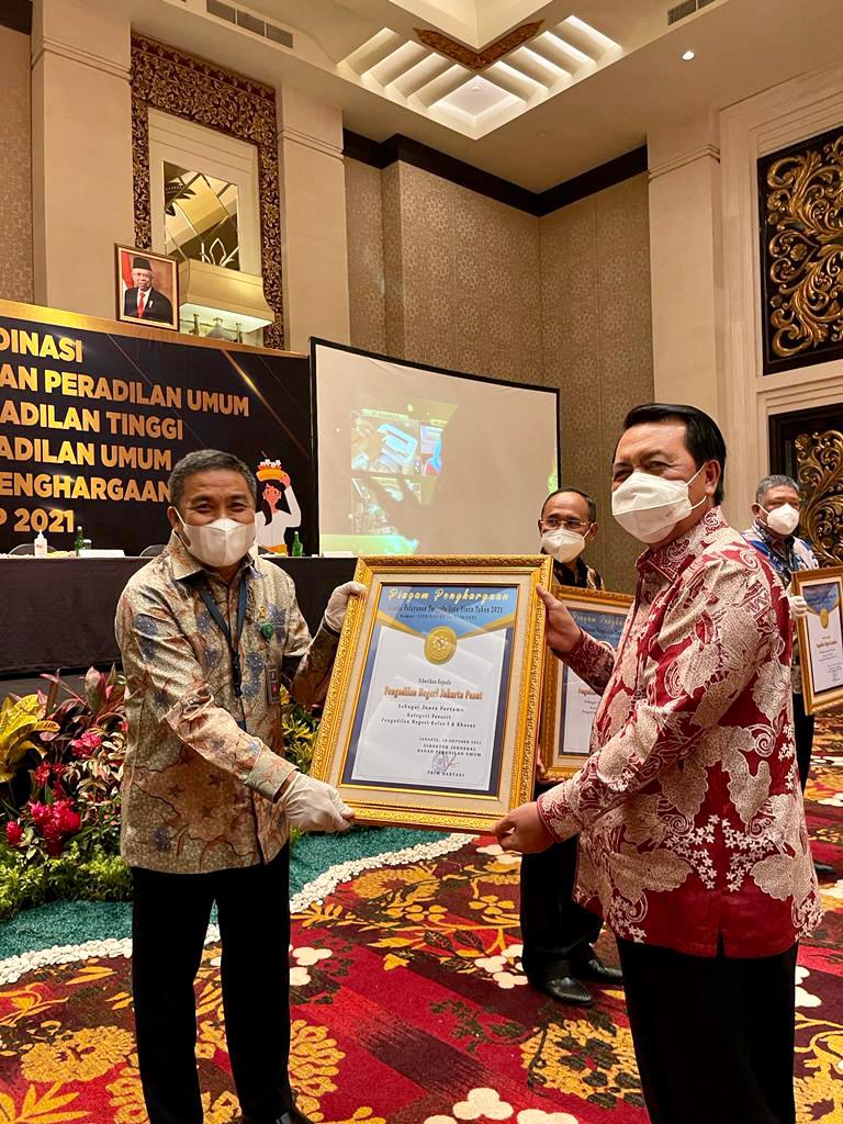 PENERIMAAN PIAGAM PENGHARGAAN LOMBA PTSP 2021