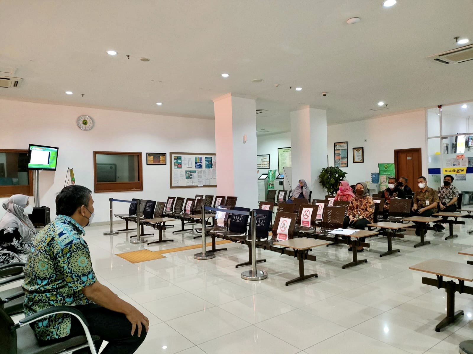 BRIEFING, MONITORING DAN EVALUASI LAYANAN PTSP