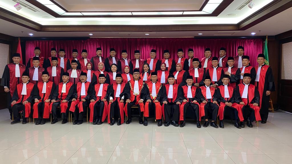 PENGAMBILAN FOTO RESMI KETUA, WAKIL KETUA SERTA BAPAK/ IBU HAKIM