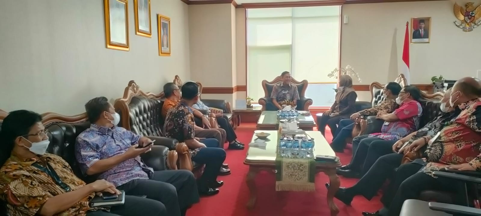 RAPAT TERBATAS PIMPINAN DENGAN PARA HAKIM KHUSUS PERKARA NIAGA