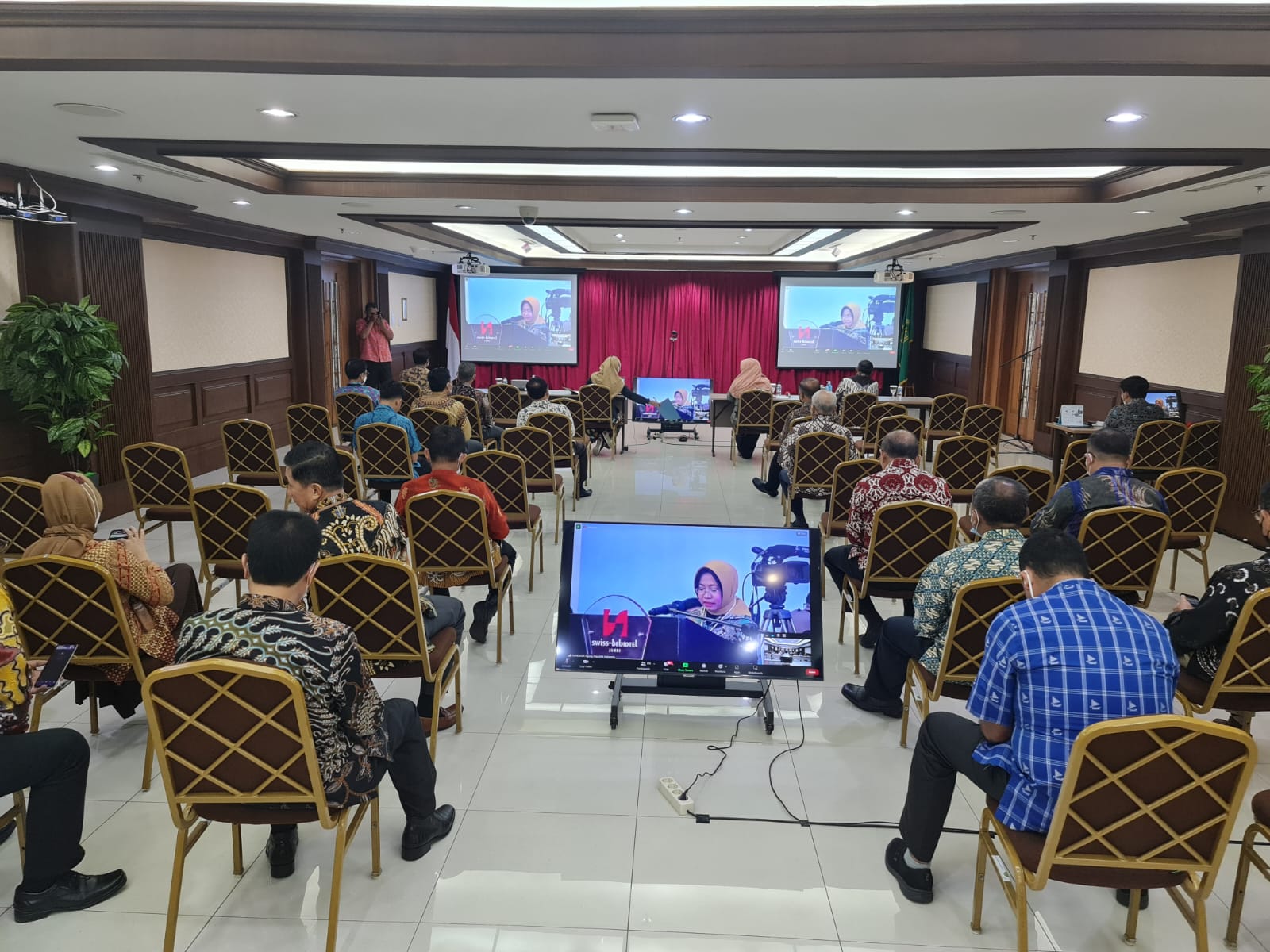 PEMBINAAN TEKNIS DAN ADMINISTRASI YUDISIAL MAHKAMAH AGUNG REPUBLIK INDONESIA SECARA VIRTUAL