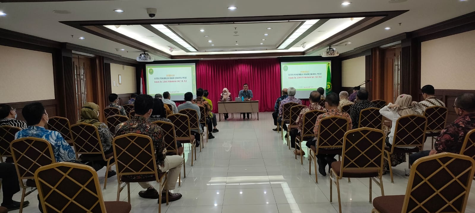 RAPAT TERBATAS KPN JAKARTA PUSAT KELAS IA KHUSUS DENGAN BAPAK/ IBU HAKIM DAN PEJABAT STRUKTURAL