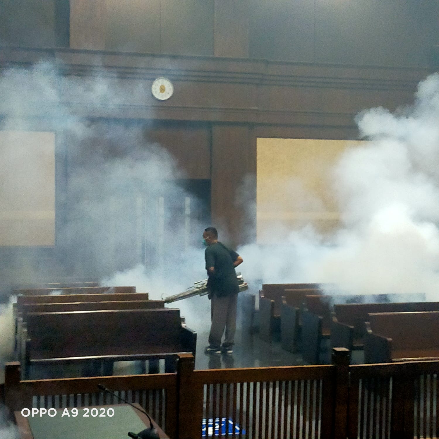 PENGASAPAN RACUN PEMBUNUH NYAMUK (FOGGING) DI LINGKUNGAN KANTOR PENGADILAN NEGERI JAKARTA PUSAT