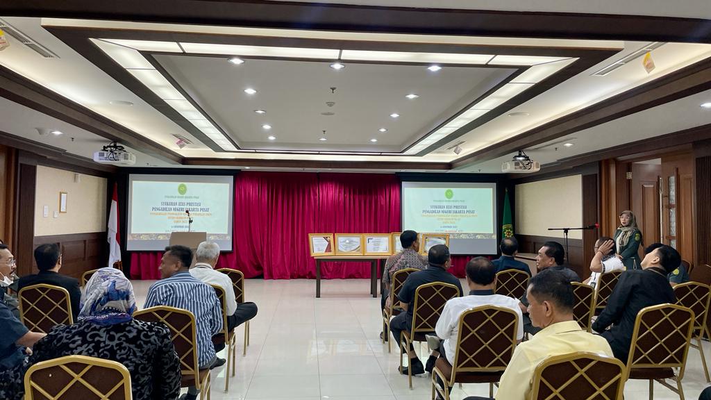 SYUKURAN PENGHARGAAN PENINGKATAN KINERJA PENGADILAN NEGERI JAKARTA PUSAT KELAS IA KHUSUS TAHUN 2022