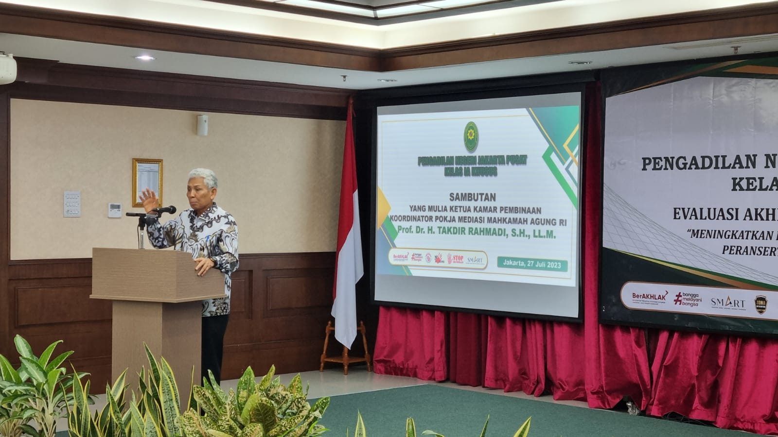 EVALUASI MEDIATOR NON HAKIM PENGADILAN NEGERI JAKARTA PUSAT KELAS IA KHUSUS
