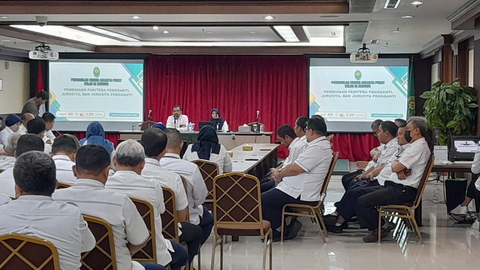 PEMBINAAN PANITERA PENGGANTI DAN JURUSITA PENGGANTI PENGADILAN NEGERI JAKARTA PUSAT
