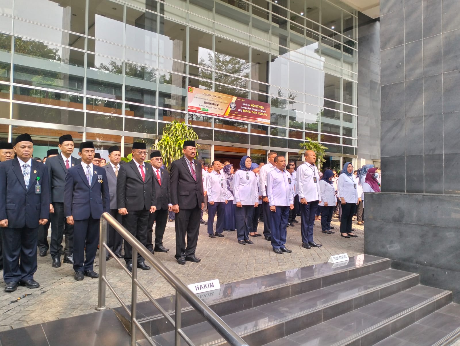 PN JAKARTA PUSAT SELENGGARAKAN UPACARA PERINGATAN HARI KESAKTIAN PANCASILA
