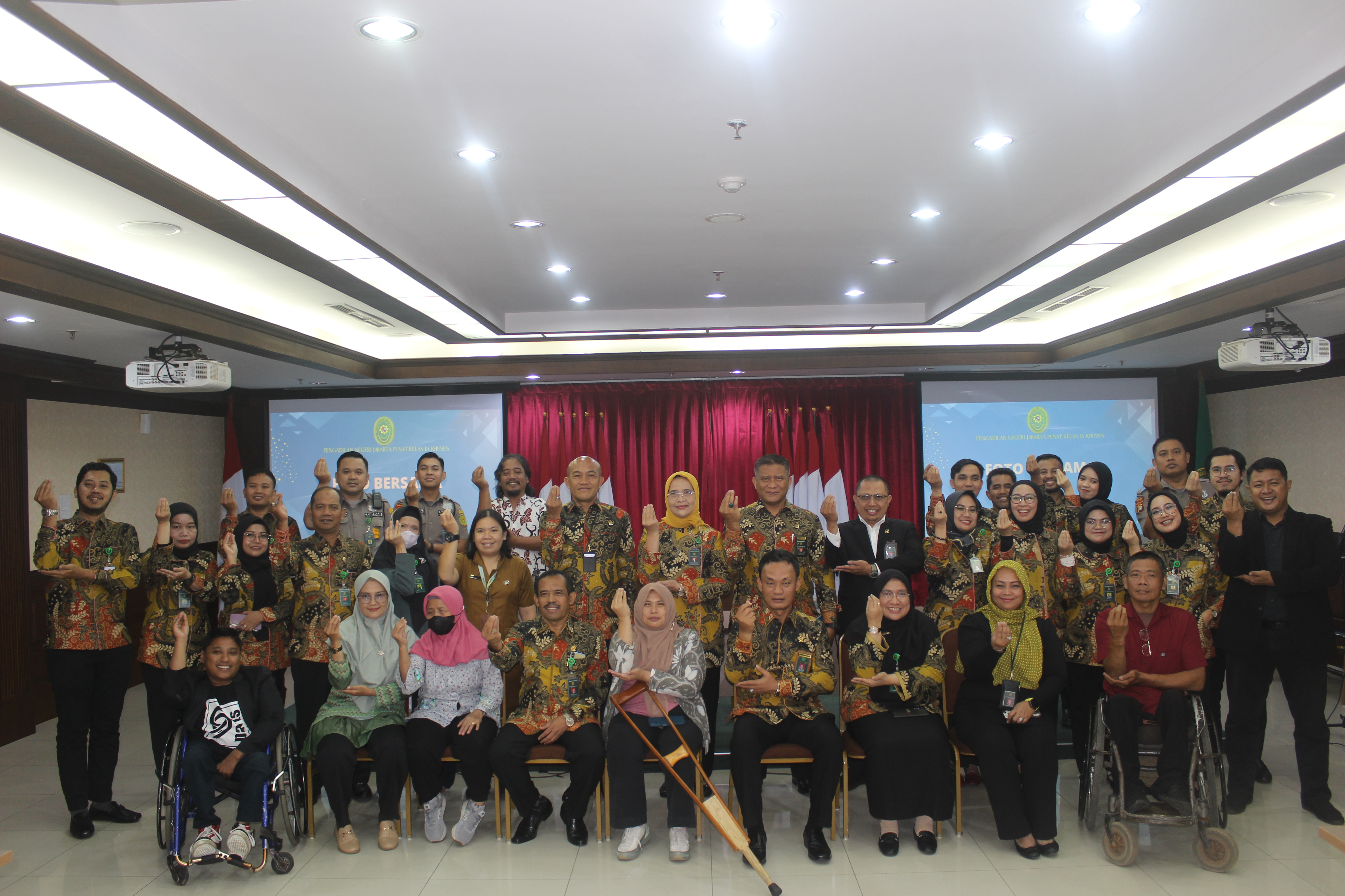 LAYANAN DISABILITAS DAN PELATIHAN BAHASA ISYARAT BERSAMA SENTRA ADVOKASI PEREMPUAN, DIFABEL DAN ANAK
