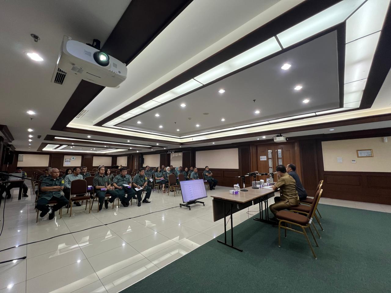 RAPAT PEMBINAAN JURUSITA DAN JURUSITA PENGGANTI PADA PENGADILAN NEGERI JAKARTA PUSAT KELAS IA KHUSUS