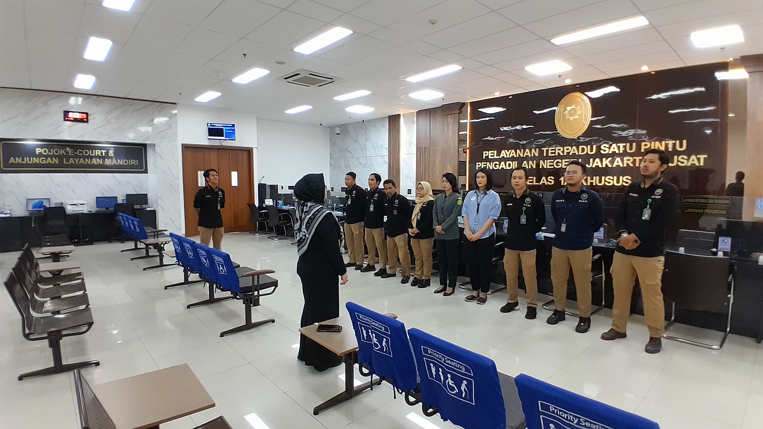 RABU, 12 JUNI 2024 - KEGIATAN BRIEFING PAGI PELAYANAN TERPADU SATU PINTU (PTSP) PN JAKARTA PUSAT