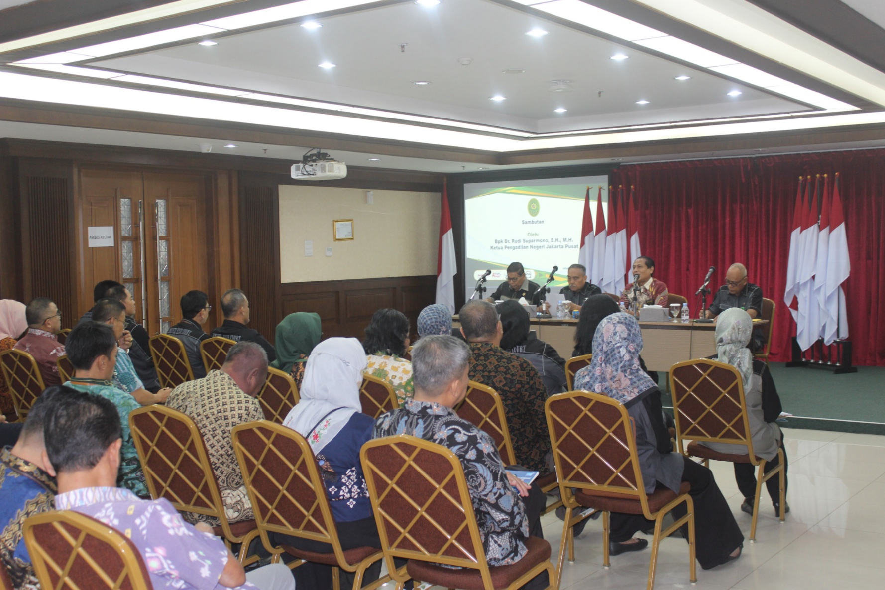 PEMBINAAN DAN PENGAWASAN PENGADILAN TINGGI JAKARTA TERKAIT AMPUH PADA PN JAKARTA PUSAT
