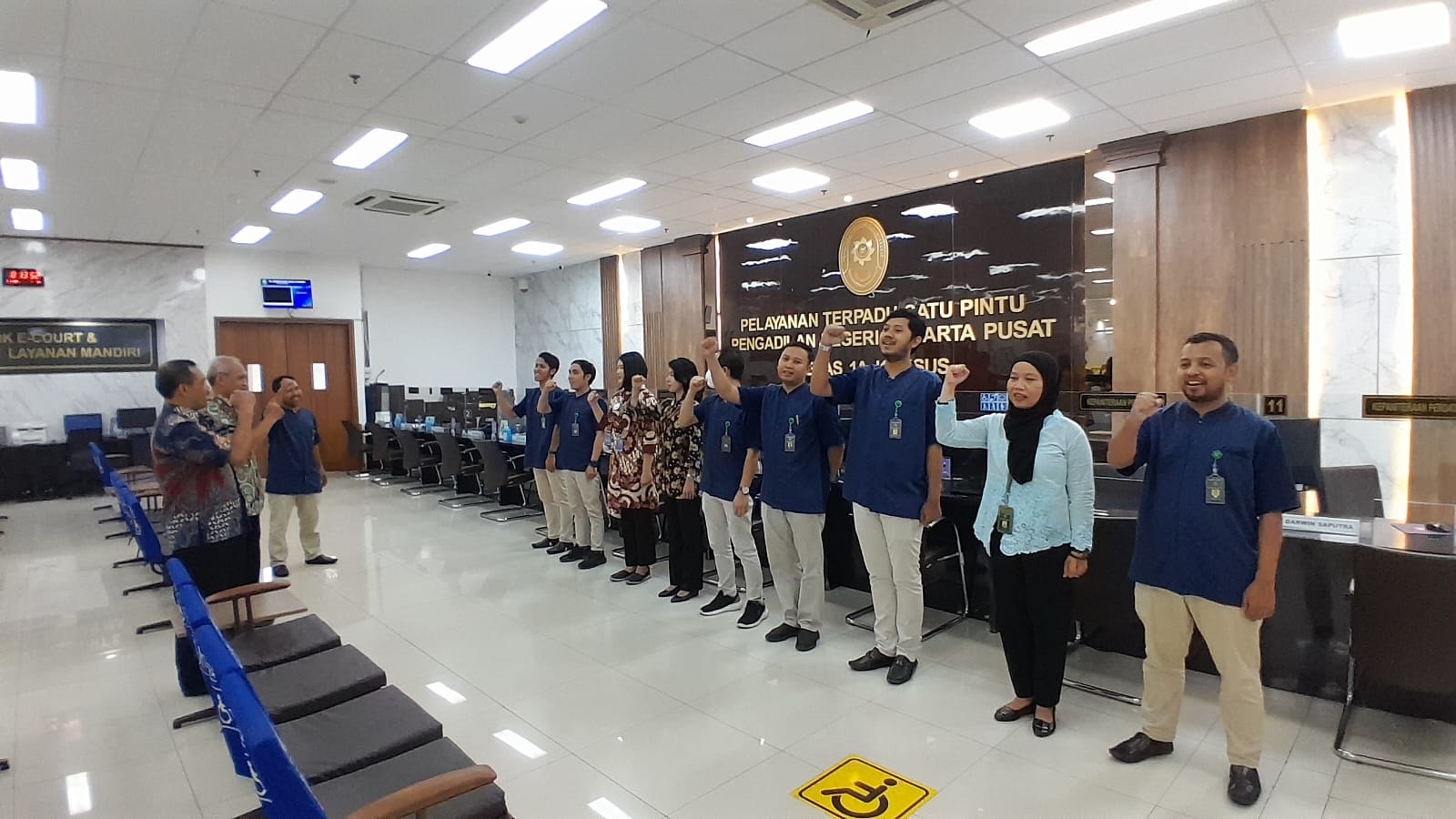 KEGIATAN BRIEFING PAGI PELAYANAN TERPADU SATU PINTU (PTSP) PENGADILAN NEGERI JAKARTA PUSAT