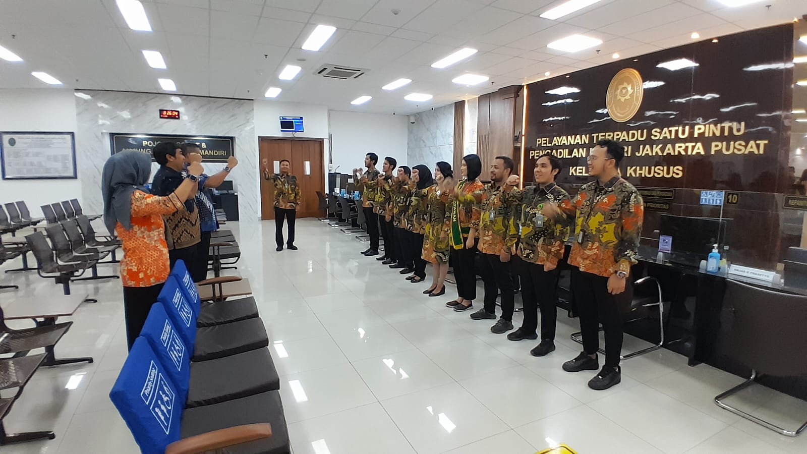 KAMIS, 13 JUNI 2024 - KEGIATAN BRIEFING PAGI PELAYANAN TERPADU SATU PINTU (PTSP) PN JAKARTA PUSAT