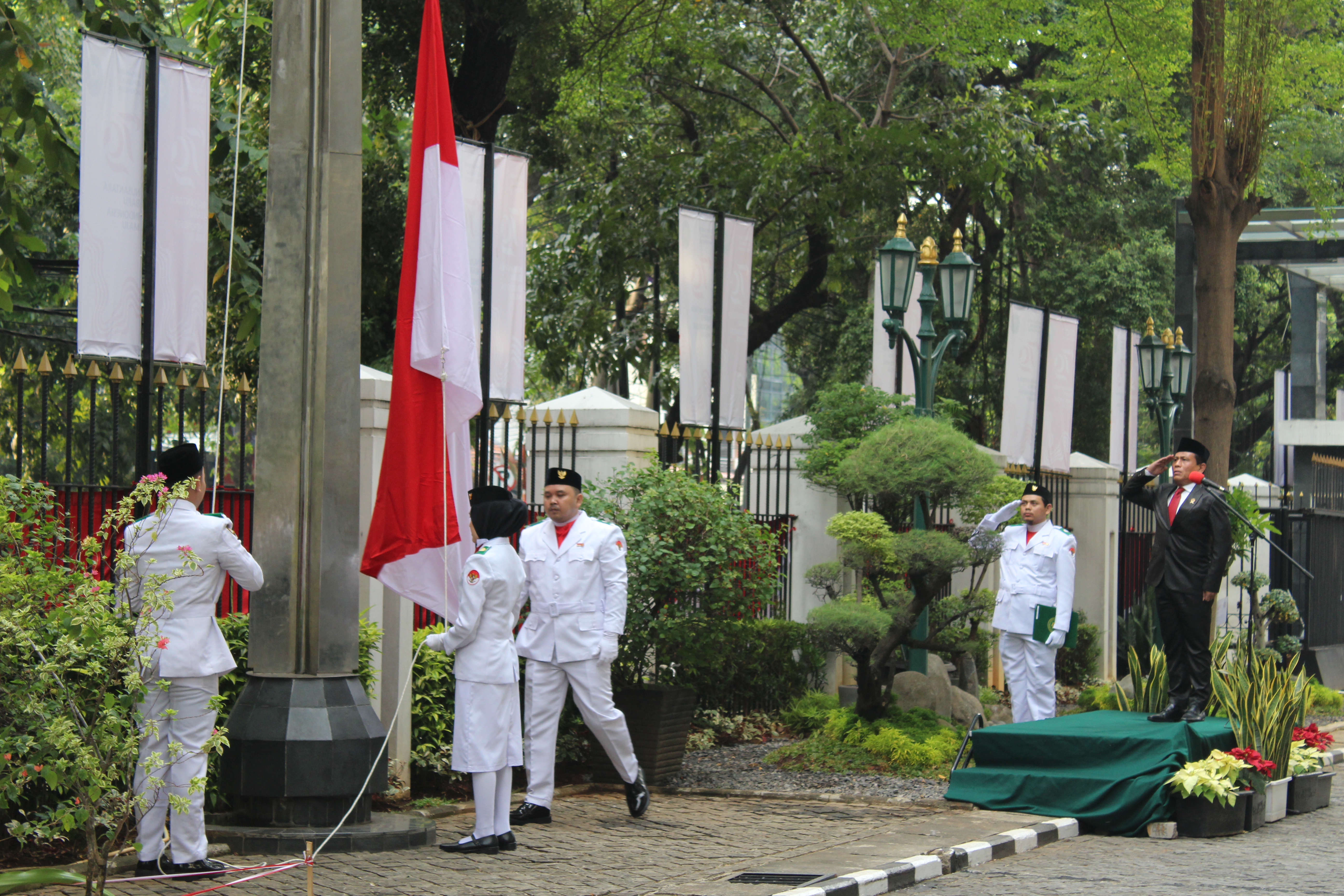 PN JAKARTA PUSAT SELENGGARAKAN UPACARA PERINGATAN HARI KEMERDEKAAN REPUBLIK INDONESIA KE-79