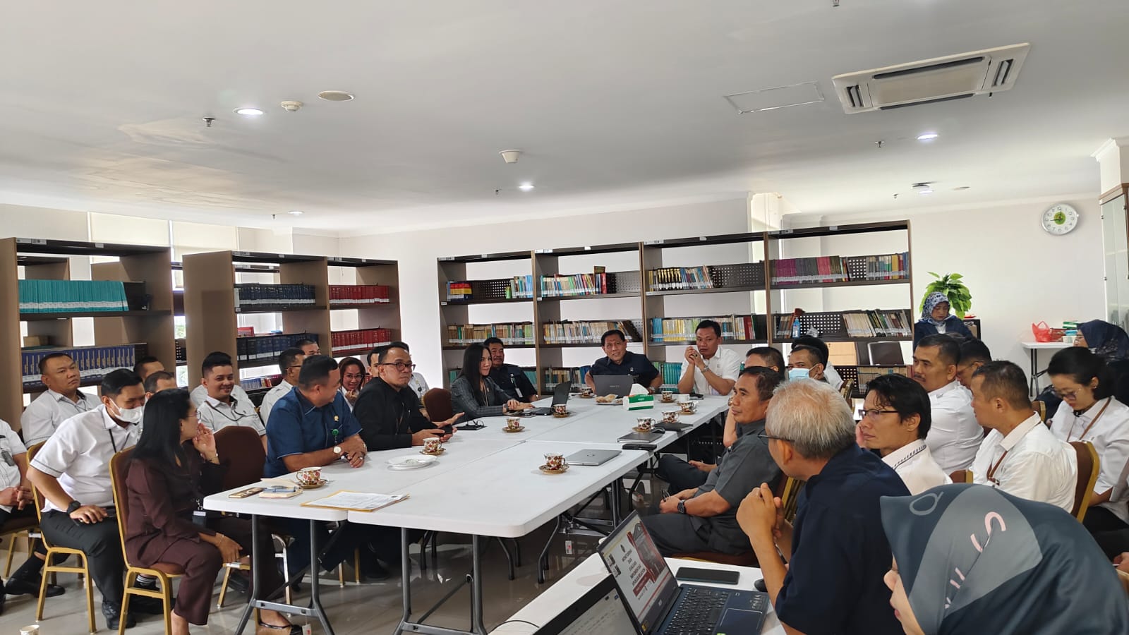 RAPAT MONITORING DAN EVALUASI RELAY-ON PADA PENGADILAN NEGERI JAKARTA PUSAT