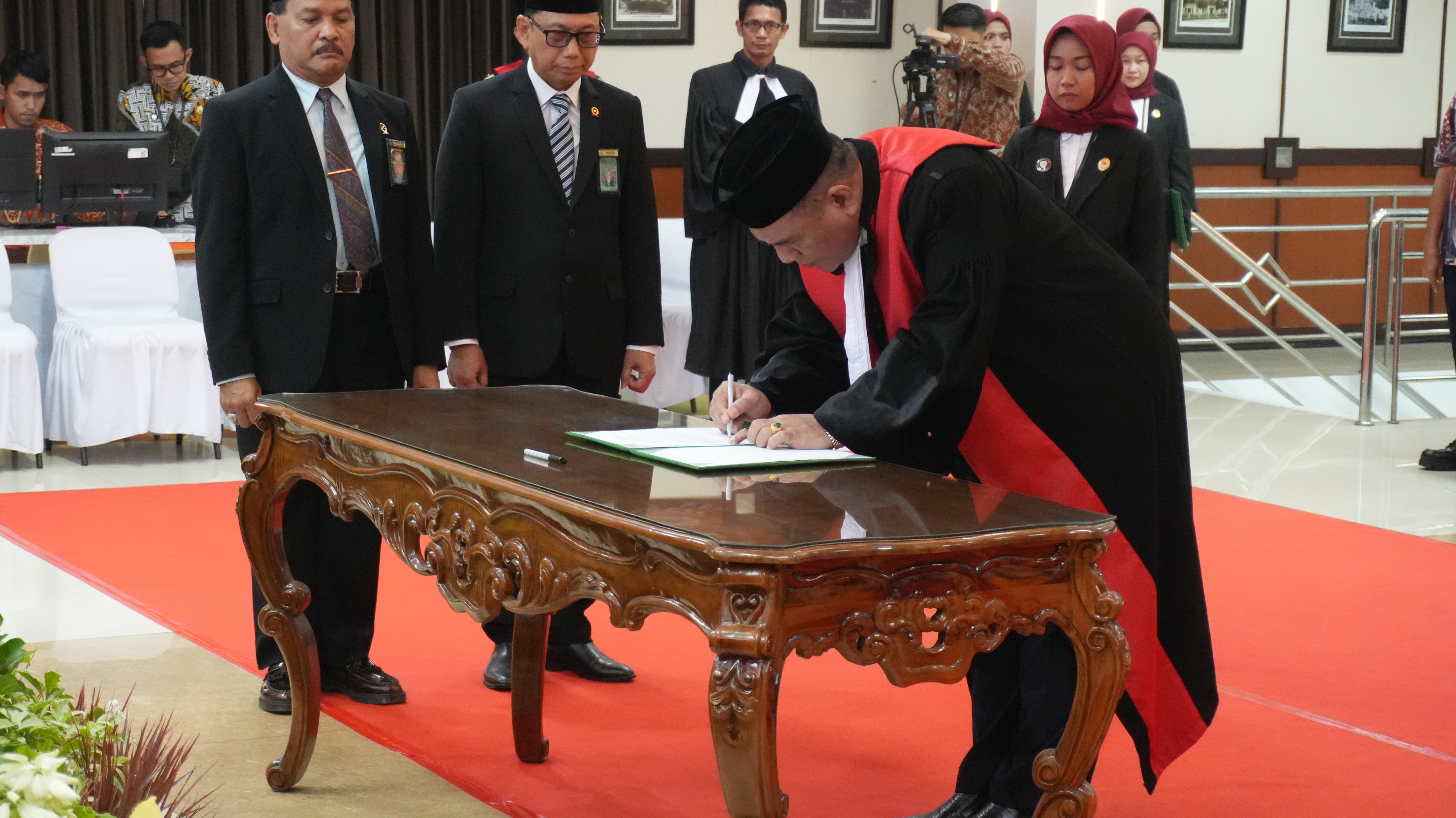 PENGAMBILAN SUMPAH JABATAN DAN PELANTIKAN KETUA PENGADILAN NEGERI JAKARTA PUSAT KELAS IA KHUSUS