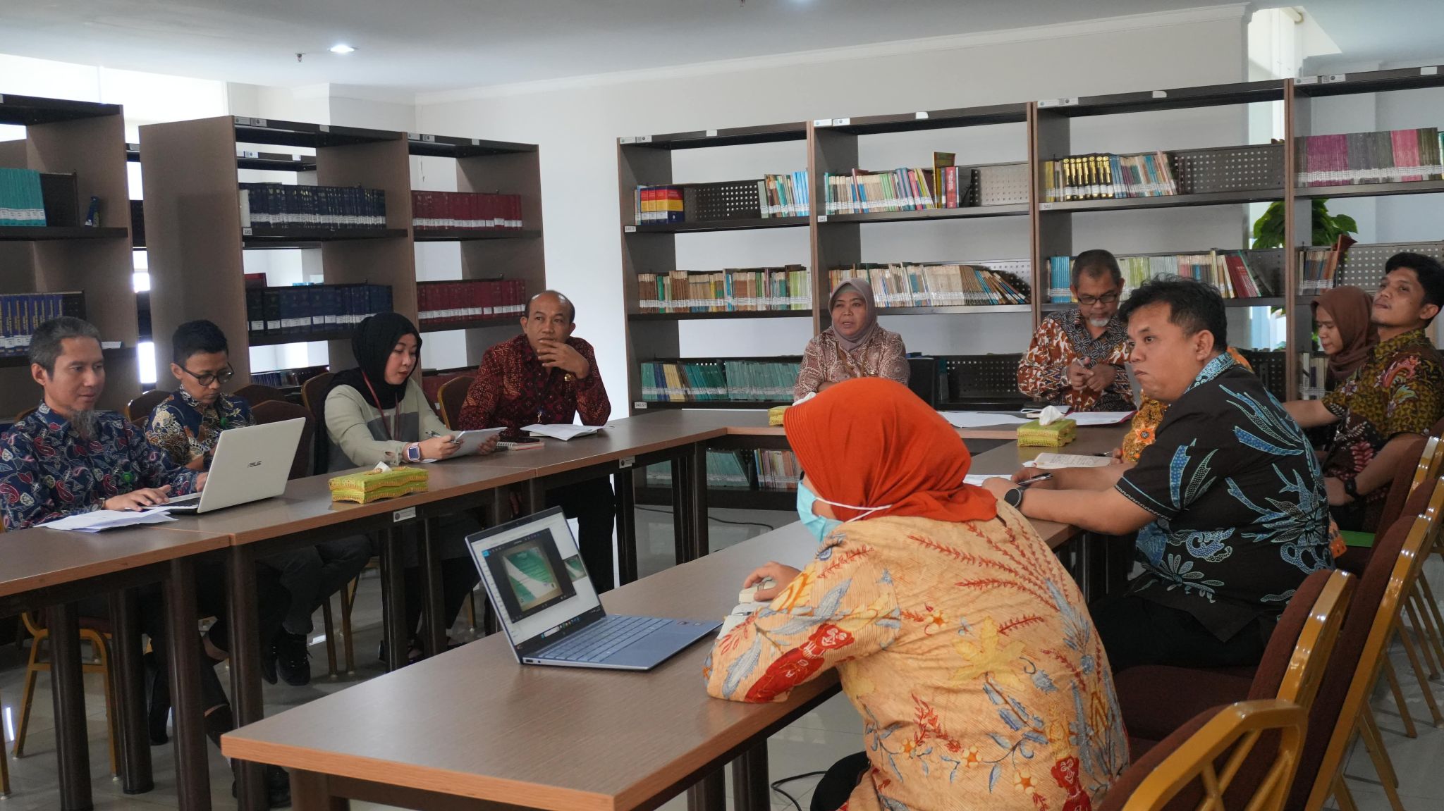 RAPAT PENYUSUNAN SURAT KEPUTUSAN PANJAR BIAYA PERKARA PERDATA, PHI, DAN NIAGA