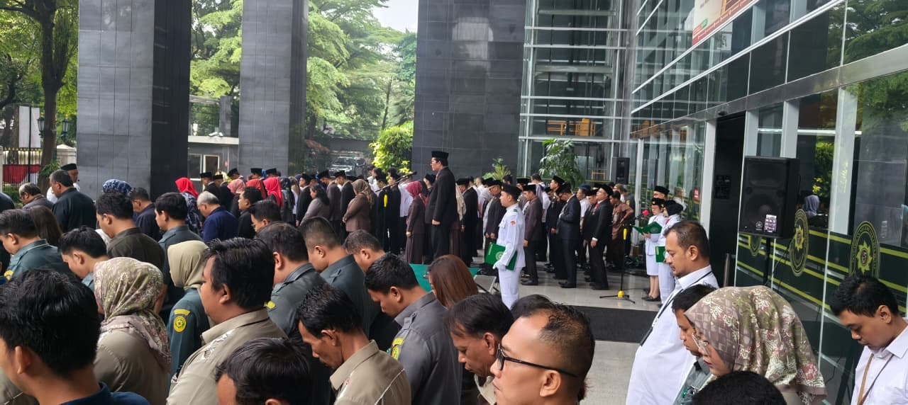 PN JAKARTA PUSAT SELENGGARAKAN UPACARA PERINGATAN HARI ULANG TAHUN MAKHAMAH AGUNG RI KE-80 TAHUN 202